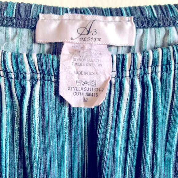 One piece Set - Picture 3 of 4